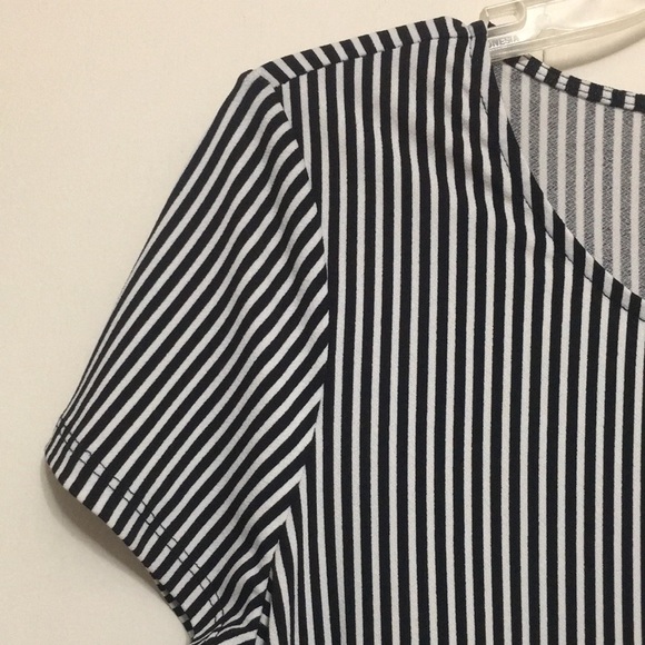 ADRIANNA PAPELL Oversized Relaxed Fit Easy Wear Top with Flowy Sheer Length - Picture 6 of 12